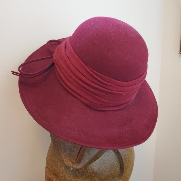 Burgundy boater hat for winter - Picture 1 of 3